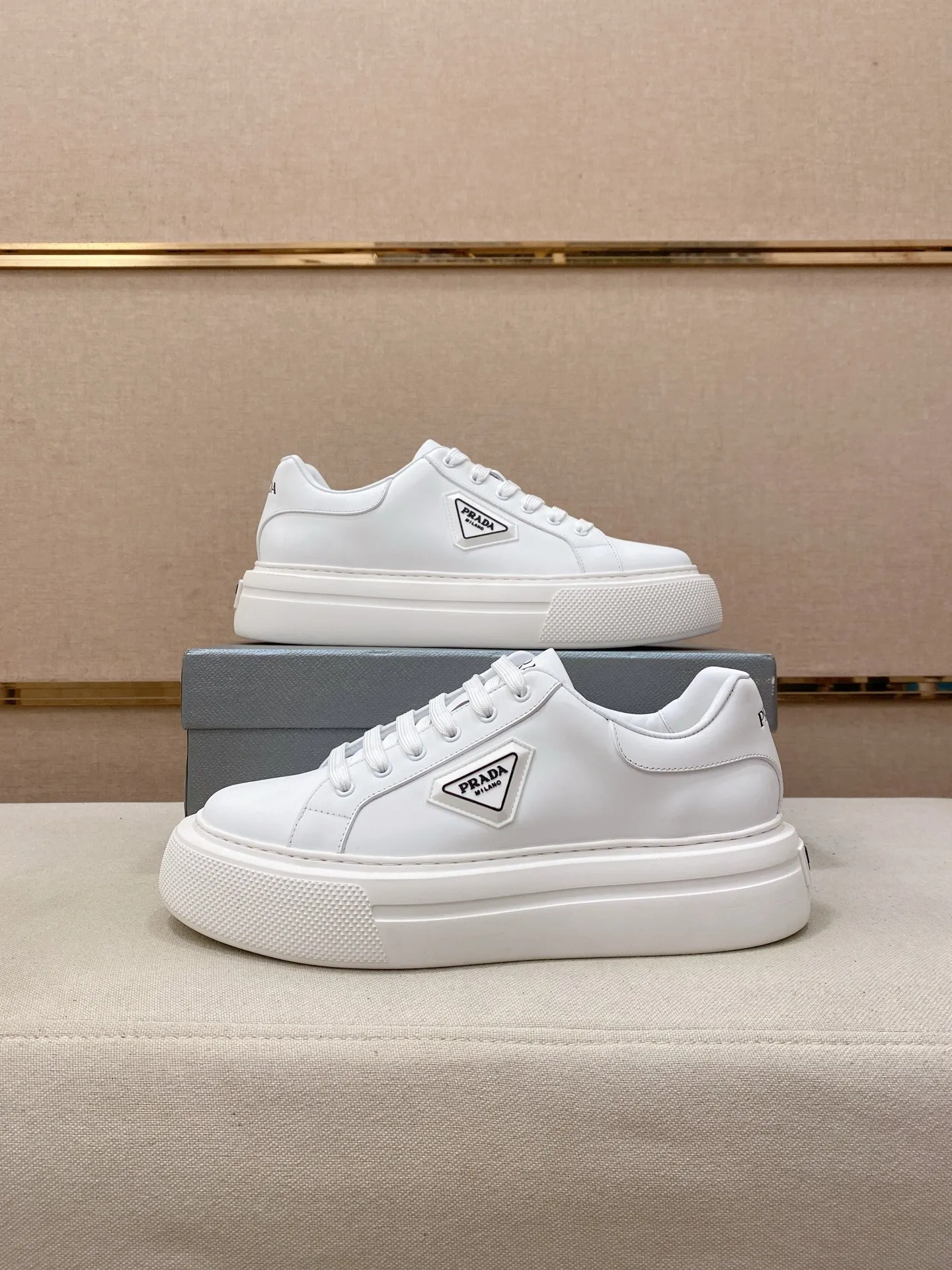 Men's shoes 💰 580💰 ✔️✔️✔️High version High-quality new PRADA (Prada) counters are launched simultaneously, new men's shoes, 😘fabrics are selected from first-layer cowhide fabrics. Lining: Imported cowhide leather lining. 👍🏿High-end☄️Open-molded non-slip rubber outsole, exquisite lines, simple and elegant, comfortable and high-end for leisure travel. Code number: 38 to 45